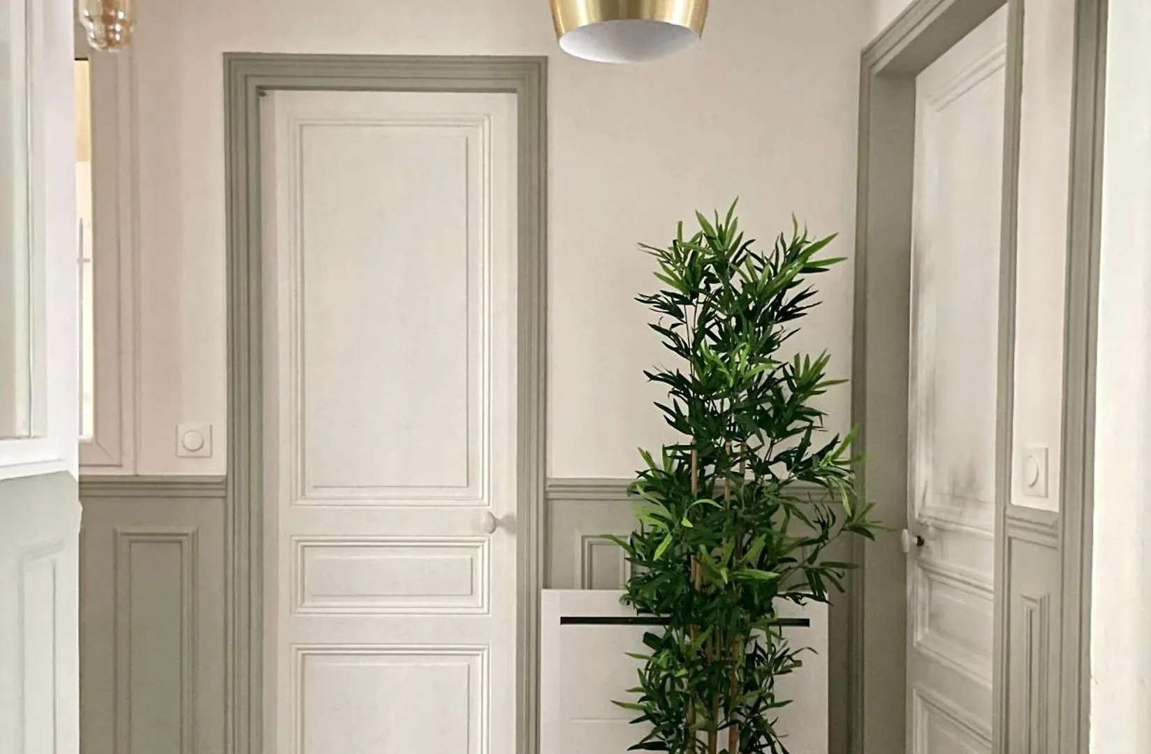 Chic And Spacious Flat In Montmartre Paris 0*,