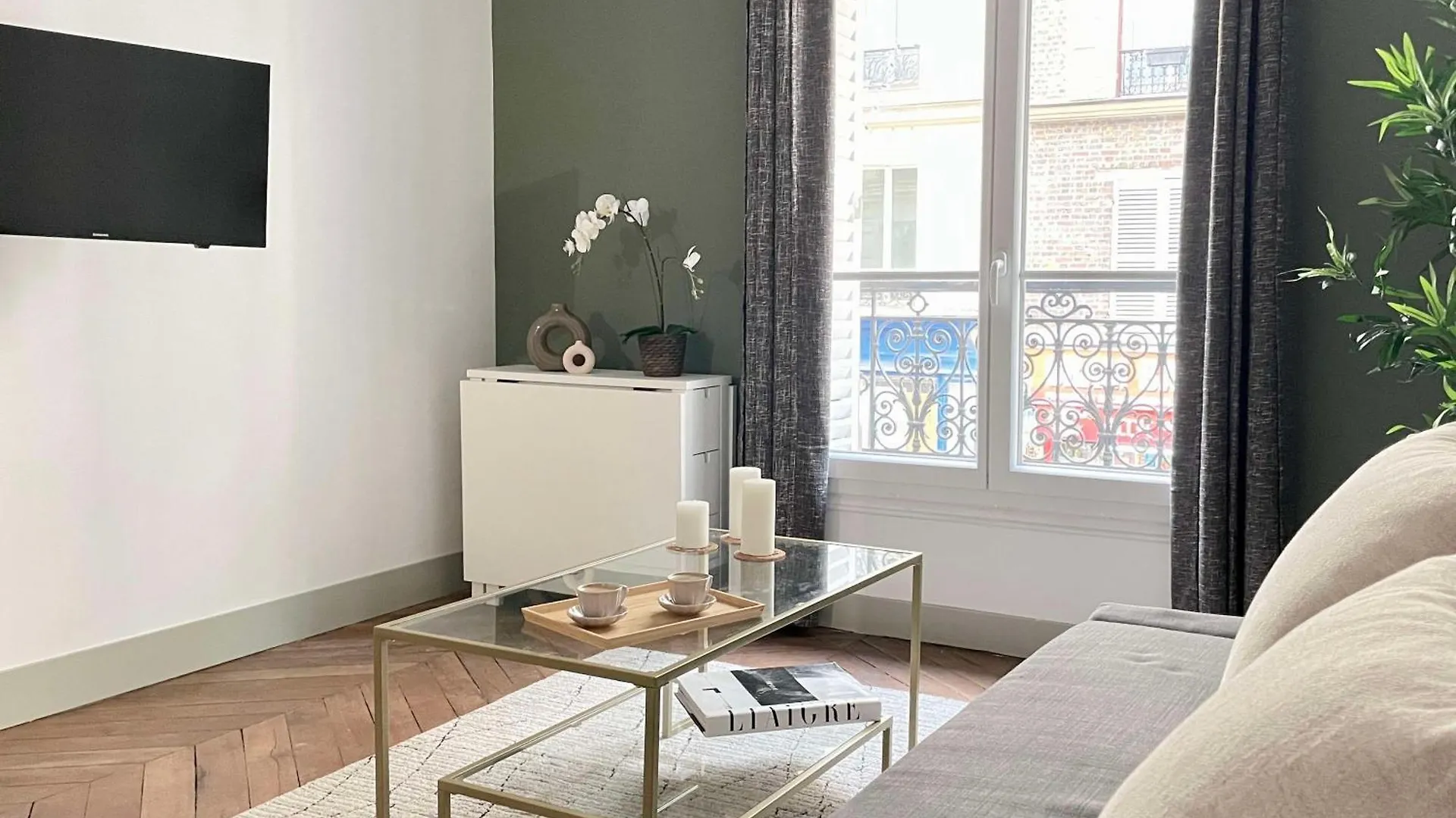 Chic And Spacious Flat In Montmartre Paris Apartment