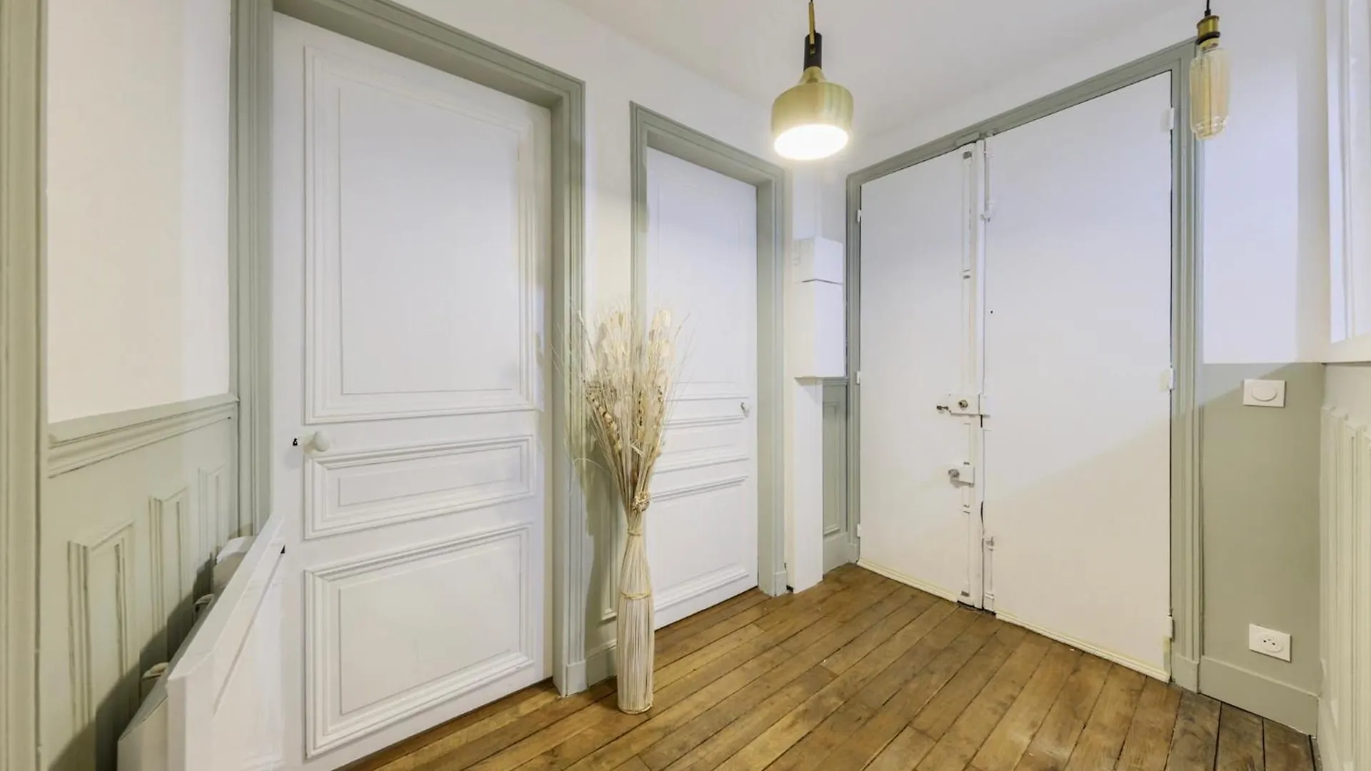 Apartment Chic And Spacious Flat In Montmartre Paris France