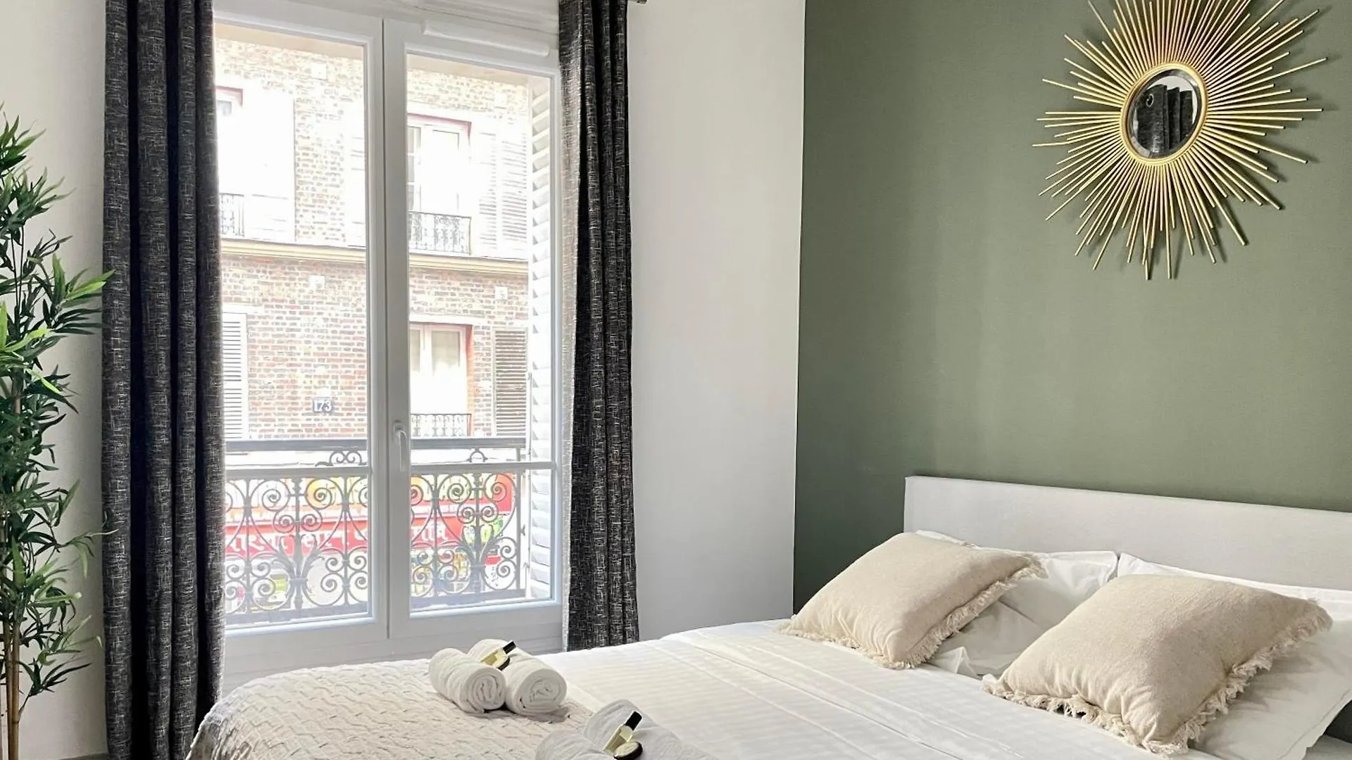 Chic And Spacious Flat In Montmartre Paris Apartment